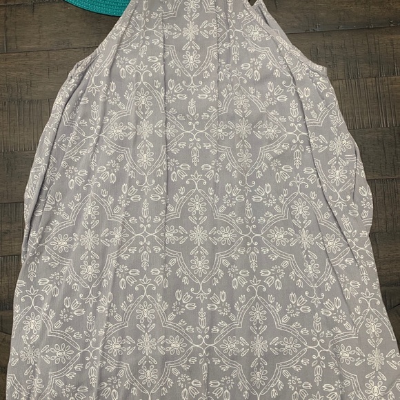 Loose Tank Top - Picture 2 of 3